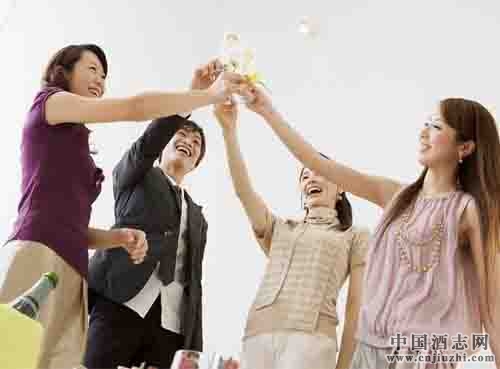 我國飲酒人數(shù)持續(xù)上升,酒水市場將不斷擴(kuò)大