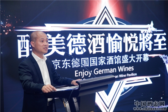 萬國(福建)投資集團有限公司吳國欽董事長發表講話 萬國(福建)投資集團有限公司吳國欽董事長發表講話